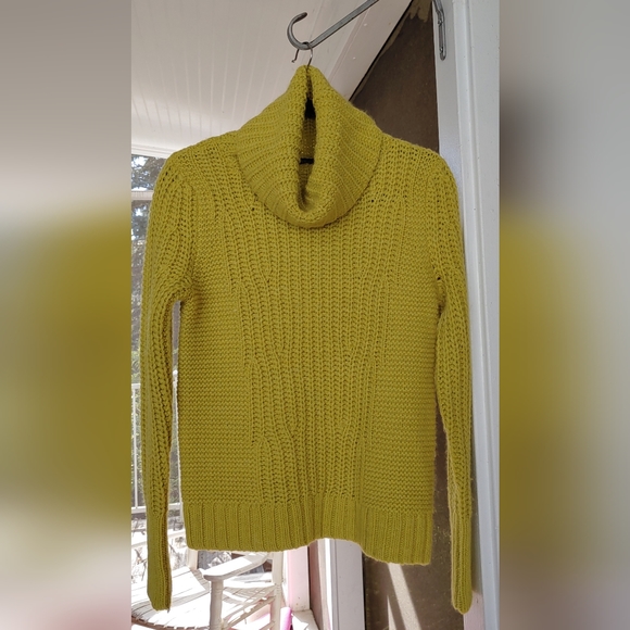 Banana Republic sweater. Size XS - Picture 1 of 4